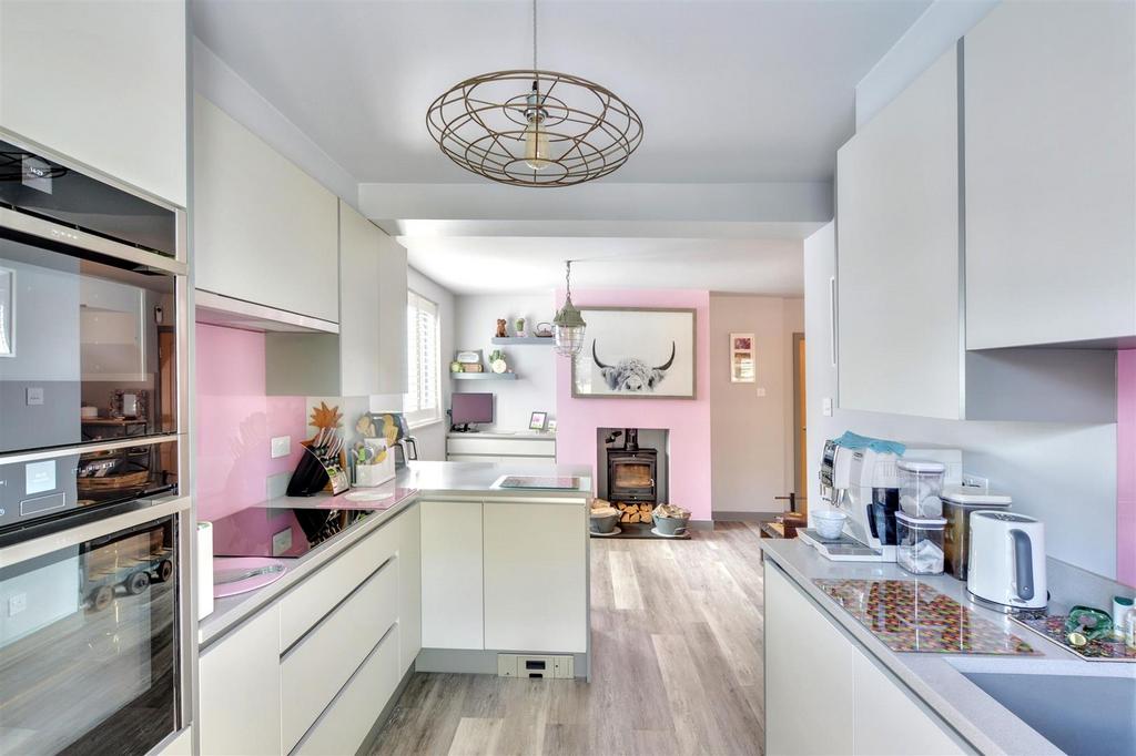 Kitchen 3.jpeg