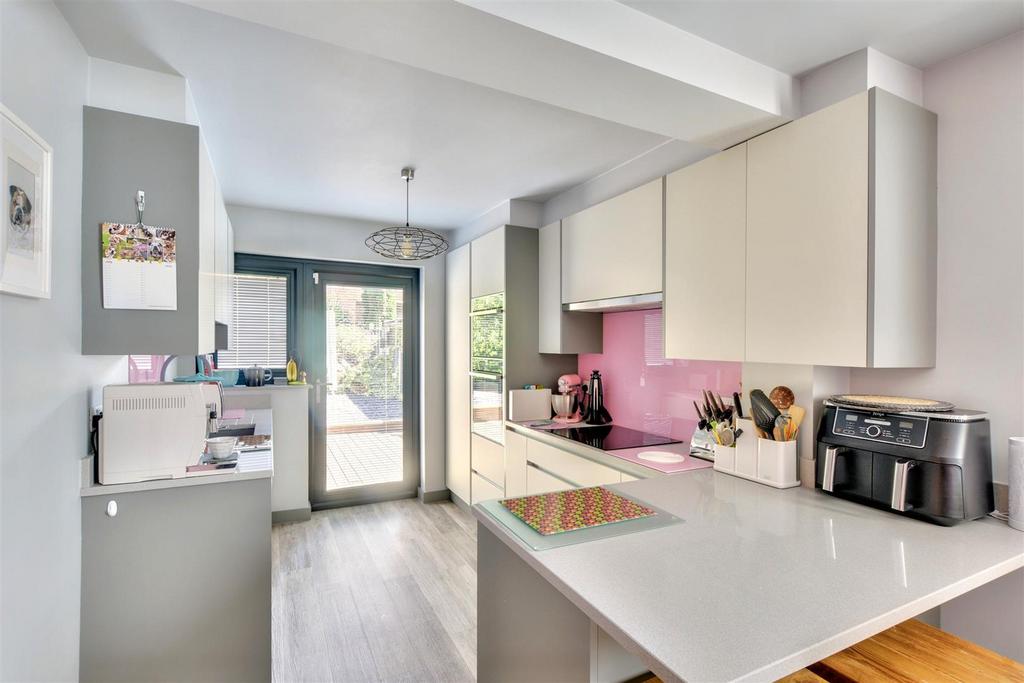Kitchen 1.jpeg