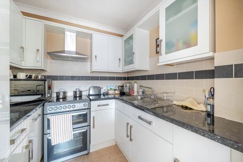 2 bedroom apartment for sale, Haddenhurst Court, Bracknell RG42
