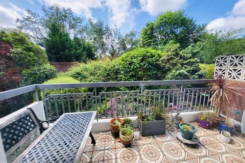 3 bedroom flat for sale, Sunningdale Lodge, Stonegrove, Edgware HA8