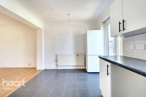 15 Marlow Gardens, Hayes, UB3 1QZ