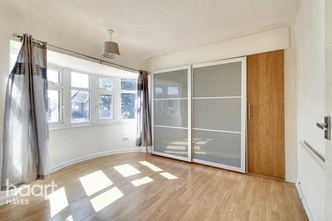 15 Marlow Gardens, Hayes, UB3 1QZ