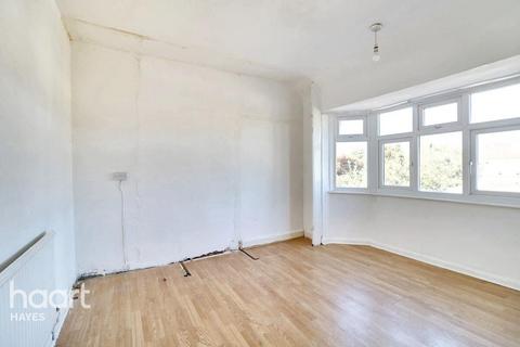 15 Marlow Gardens, Hayes, UB3 1QZ