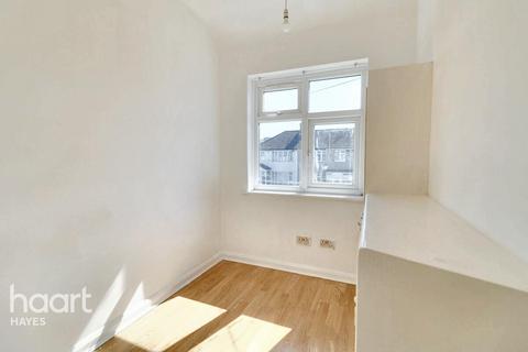 15 Marlow Gardens, Hayes, UB3 1QZ
