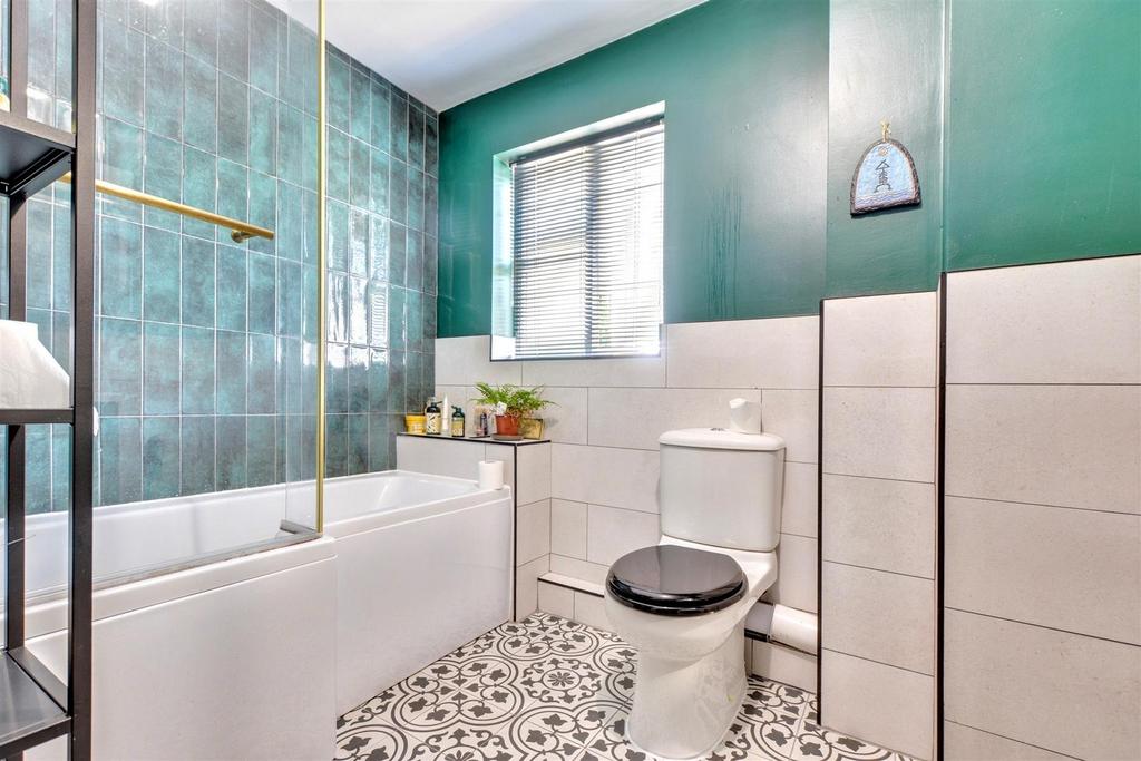 Bathroom 2.jpeg