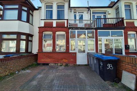 Studio to rent, Lonsdale Avenue, Wembley