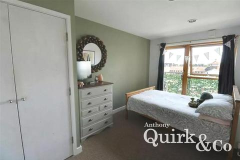 2 bedroom flat for sale, Atlanta Boulevard, Romford, RM1