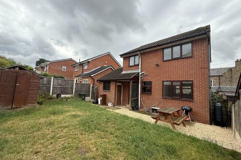 3 bedroom detached house for sale, High Street, Staincross, S75 5AZ