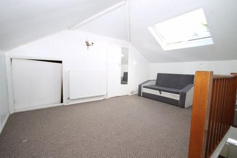 3 bedroom maisonette for sale, Keats Close, Hayes UB4