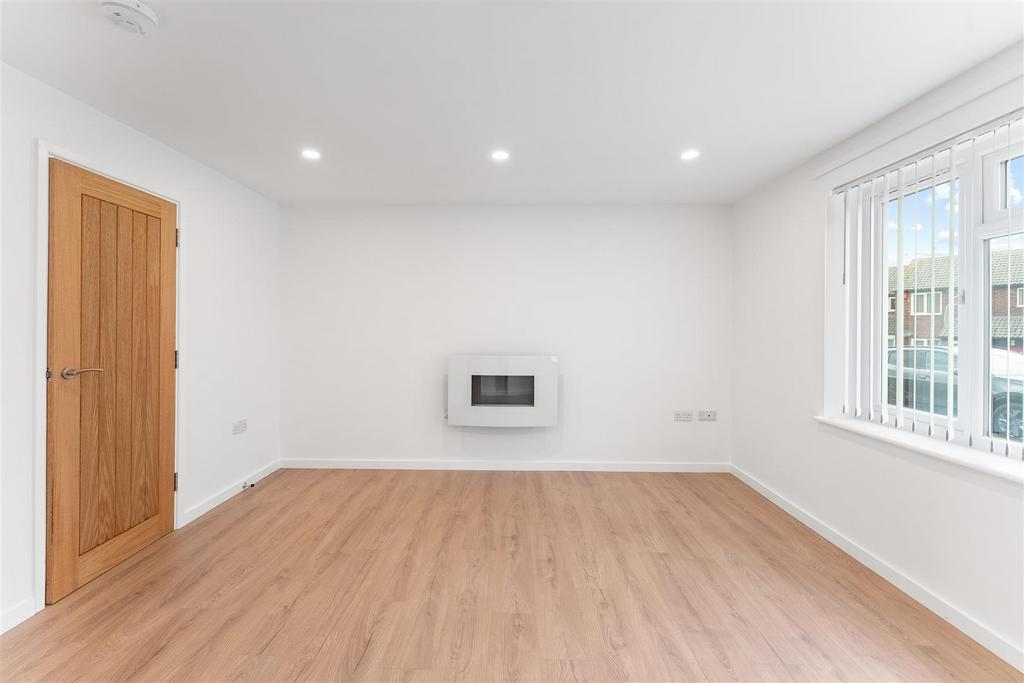 24 Gatcombe Drive Stoke Gifford BS34 8 NX RAW -inte