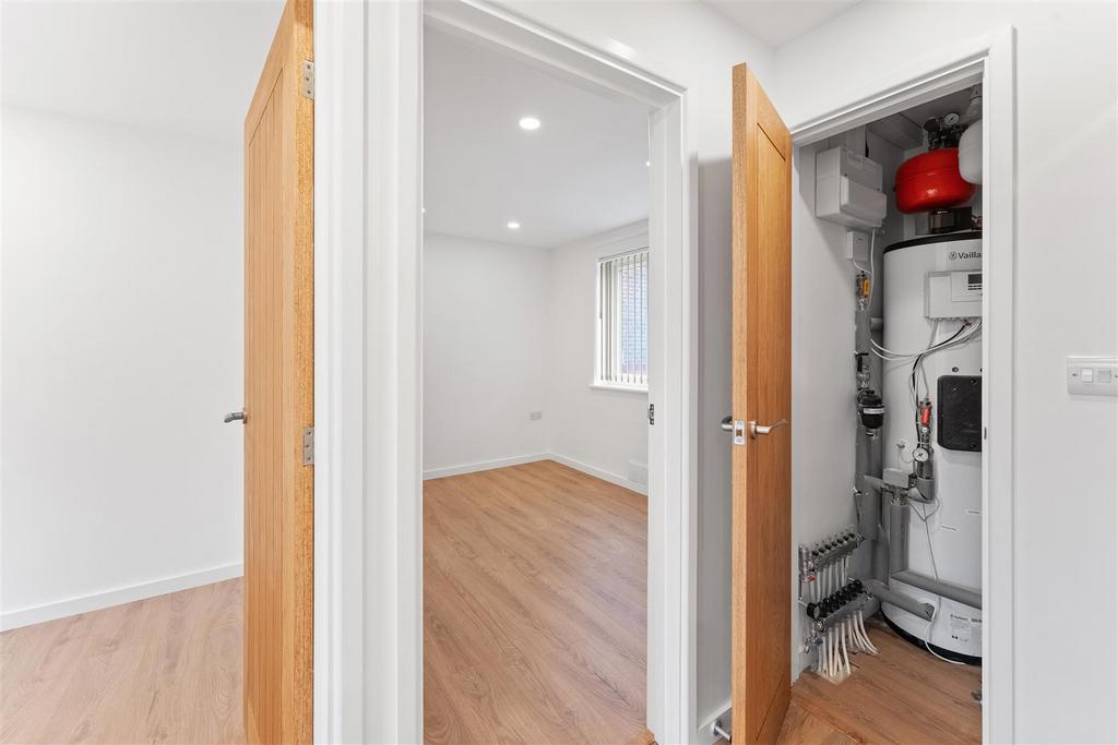 24 Gatcombe Drive Stoke Gifford BS34 8 NX RAW -inte