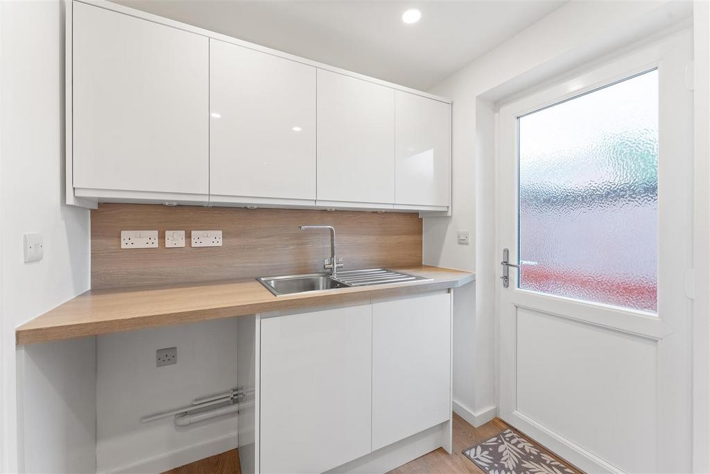 24 Gatcombe Drive Stoke Gifford BS34 8 NX RAW -inte