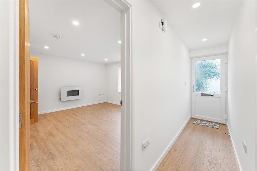 24 Gatcombe Drive Stoke Gifford BS34 8 NX RAW -inte