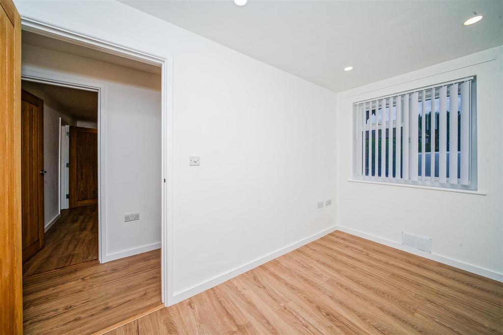 24 Gatcombe Drive Stoke Gifford BS34 8 NX RAW -inte