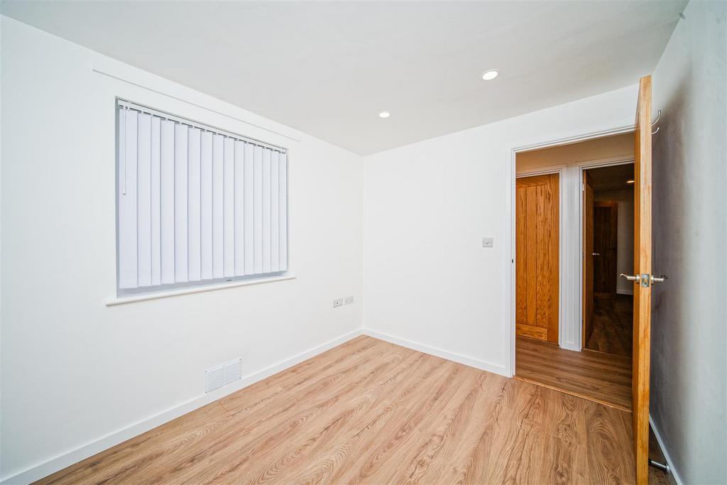 24 Gatcombe Drive Stoke Gifford BS34 8 NX RAW -inte