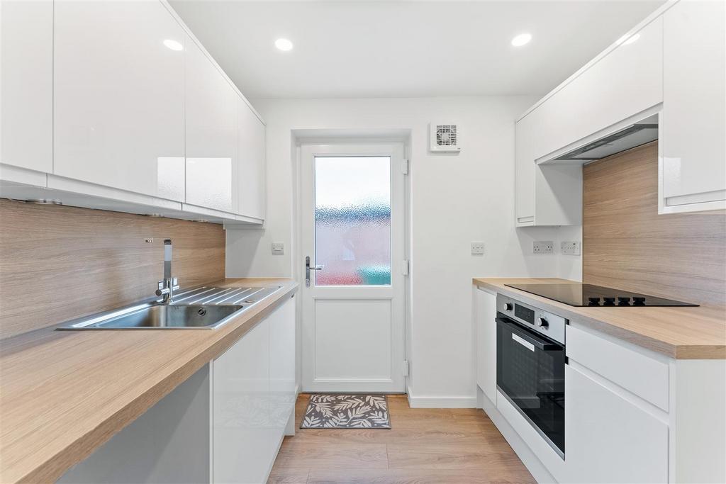 24 Gatcombe Drive Stoke Gifford BS34 8 NX RAW -inte