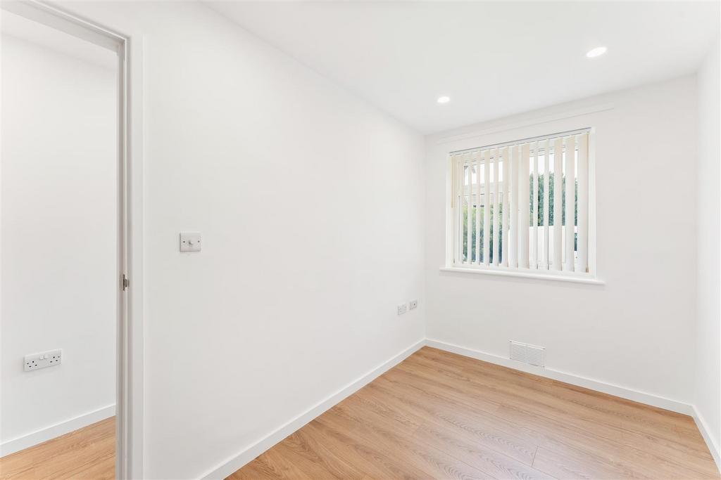 24 Gatcombe Drive Stoke Gifford BS34 8 NX RAW -inte