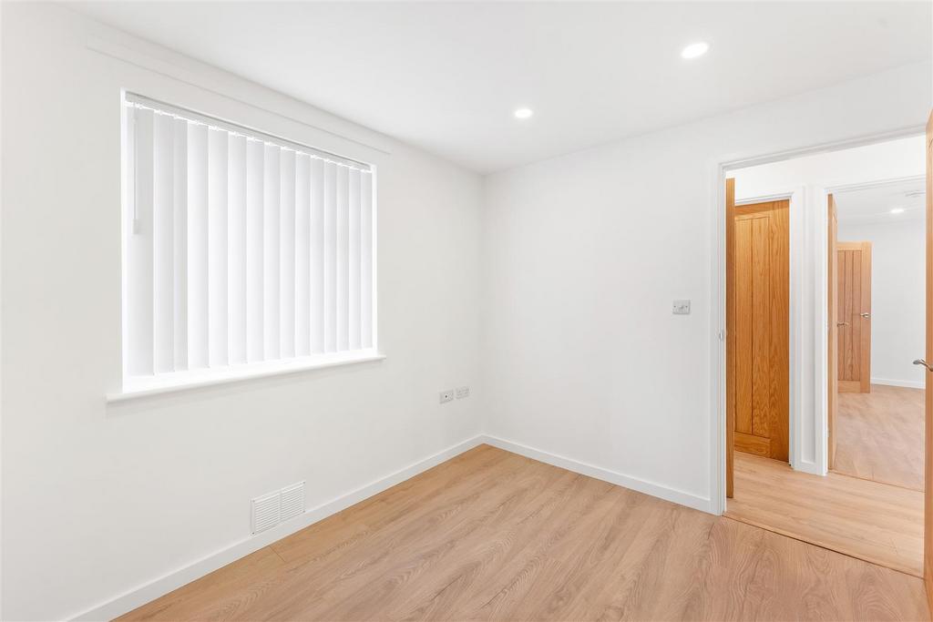 24 Gatcombe Drive Stoke Gifford BS34 8 NX RAW -inte