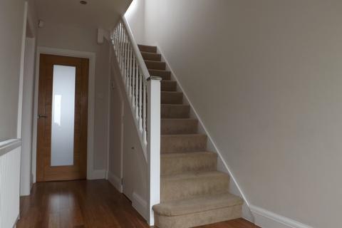 3 bedroom semi-detached house to rent, Howberry Road, Edgware