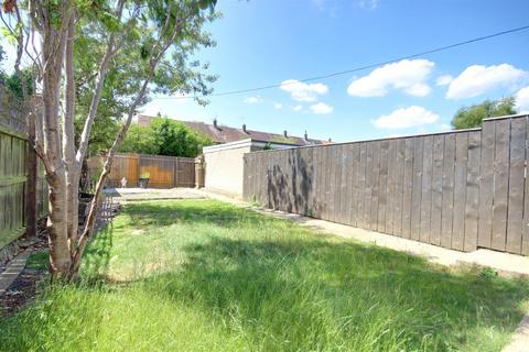 3 bedroom terraced house for sale, Priory Road, Hull