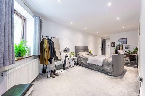 2 bedroom flat for sale, Broadway, West Ealing, London, W13