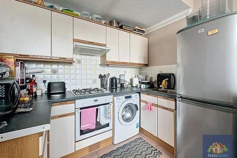2 bedroom flat to rent, Marlborough Road, Southport PR9