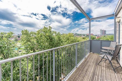 2 bedroom flat for sale, Observer Close, Colindale, London, NW9