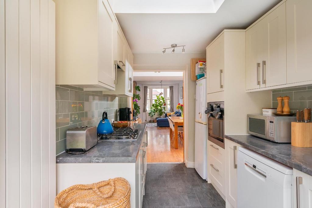 2 H0 RSW - Kitchen A.jpg