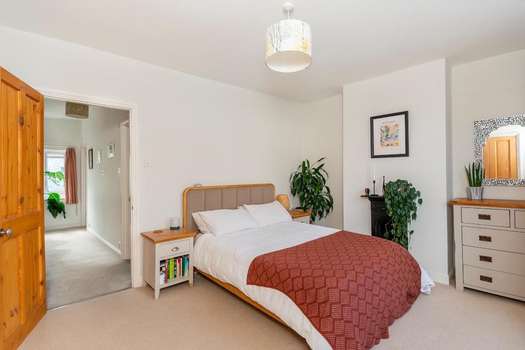 2 H0 RSW - Bedroom B.jpg