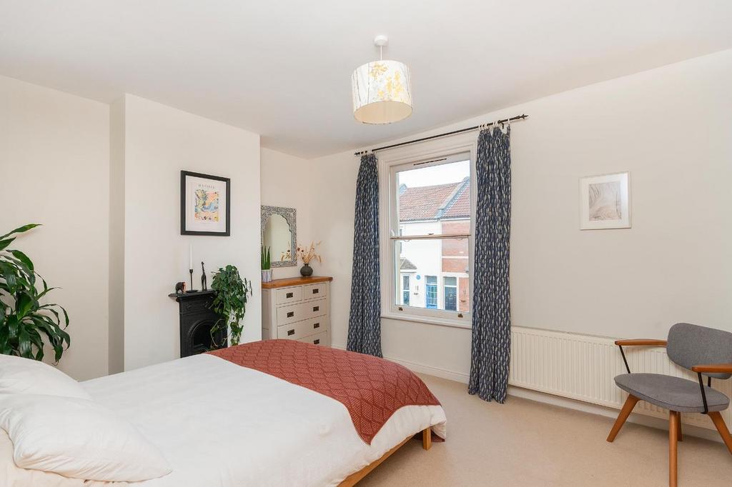 2 H0 RSW - Bedroom E.jpg