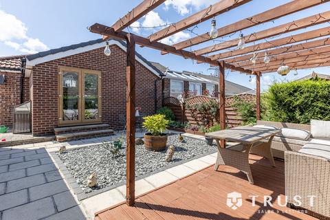 3 bedroom semi-detached bungalow for sale, Sunny Bank Parade, Mirfield, WF14