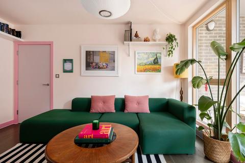 2 bedroom flat for sale, Southampton Way, London SE5
