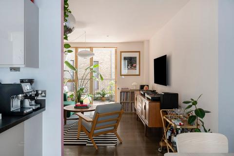 2 bedroom flat for sale, Southampton Way, London SE5