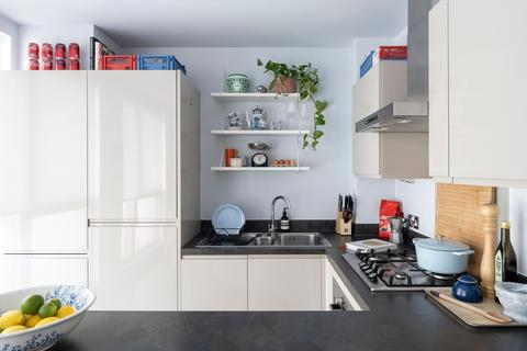 2 bedroom flat for sale, Southampton Way, London SE5