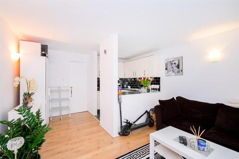 1 bedroom flat for sale, Alders Close, Wanstead