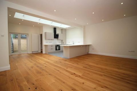 2 bedroom apartment to rent, Crescent Gardens, Bath