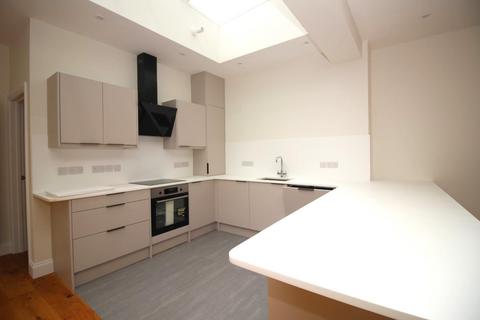 2 bedroom apartment to rent, Crescent Gardens, Bath