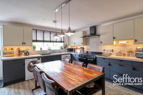 6 bedroom detached house for sale, Lynn Close, Thorpe St Andrew, Norfolk, NR7 0WY, Norwich
