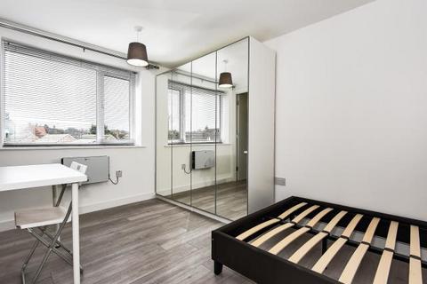 Studio to rent, Windsor,  Berkshire,  SL4