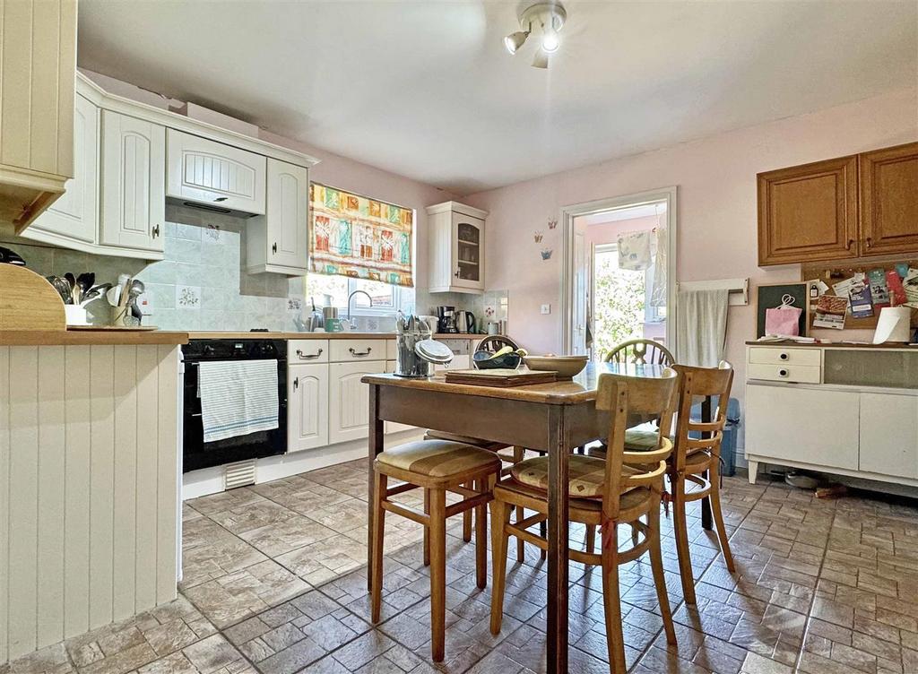 Kitchen d.jpg