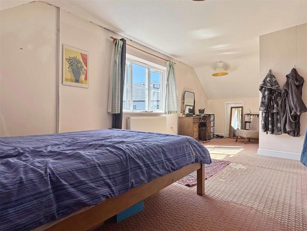 Bedroom 3b.jpg