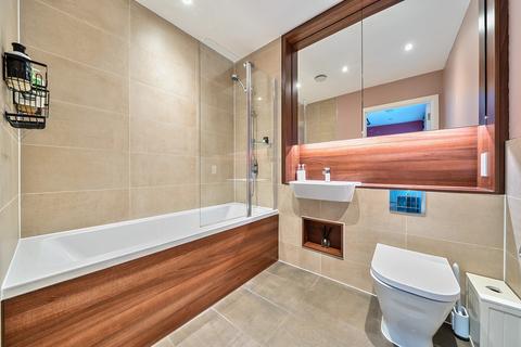 1 bedroom apartment for sale, West Parkside, London