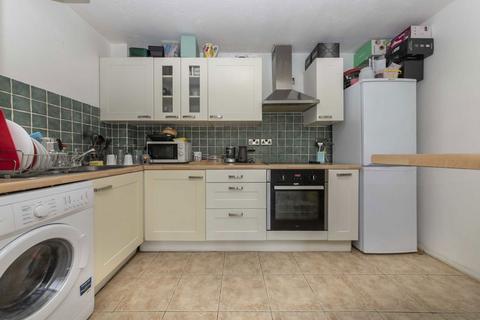 2 bedroom flat to rent, Chaucer Drive, London SE1
