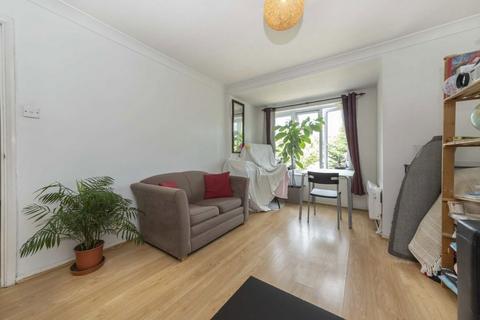 2 bedroom flat to rent, Chaucer Drive, London SE1