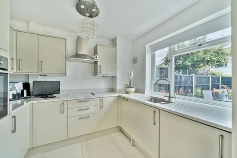 92 The Heights, Beckenham, BR3 5BZ