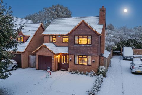 4 bedroom detached house for sale, Macaulay Close, Larkfield, ME20