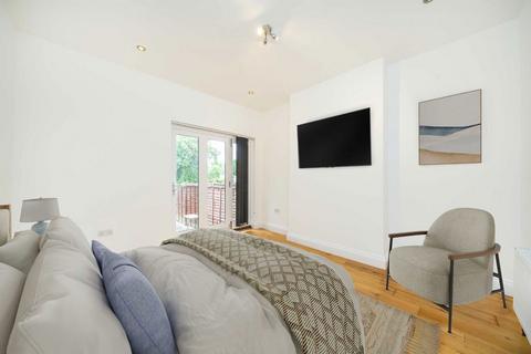 2 bedroom flat for sale, Buckleigh Road, London SW16