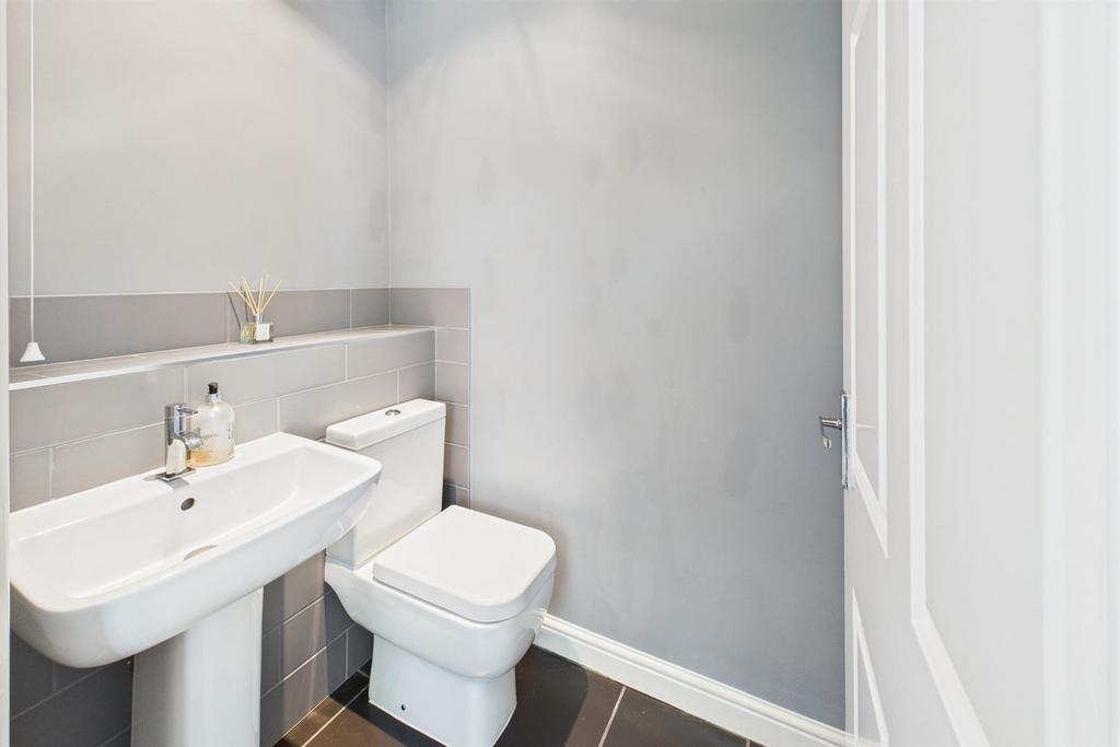 Downstairs toilet.jpg