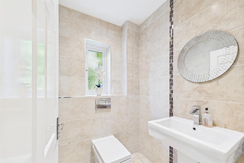 Small bathroom.jpg