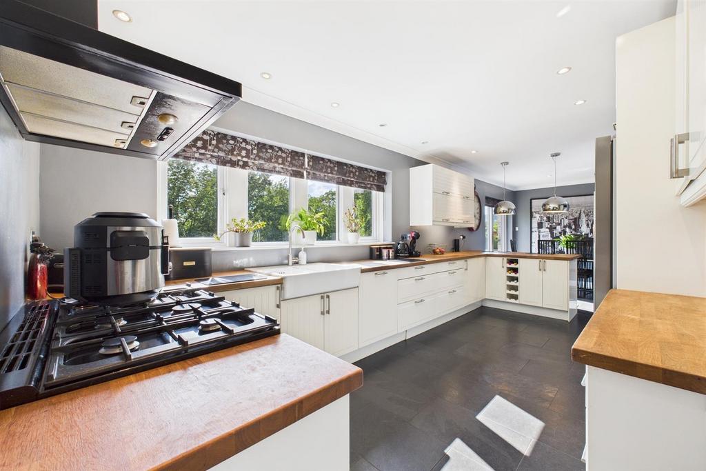 Kitchen 5 .jpg